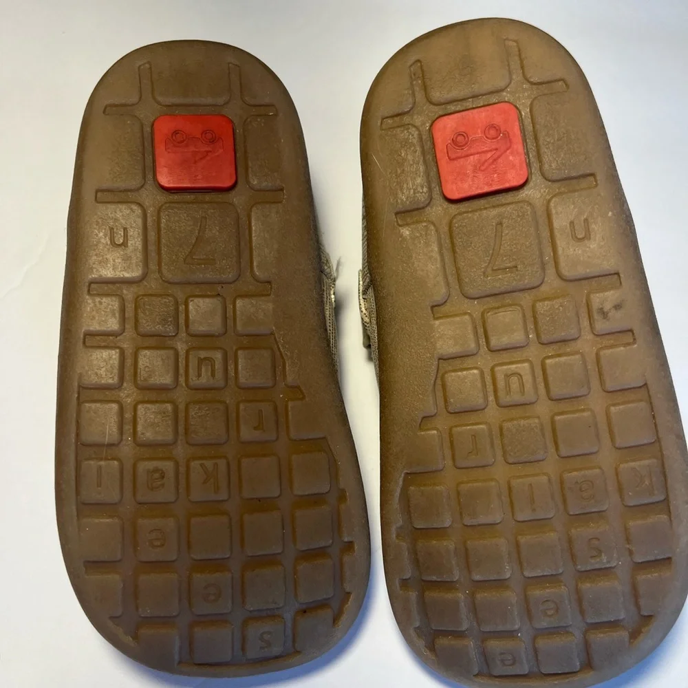 See Kai Run gold‎ Mary Jane’s size 7 toddler